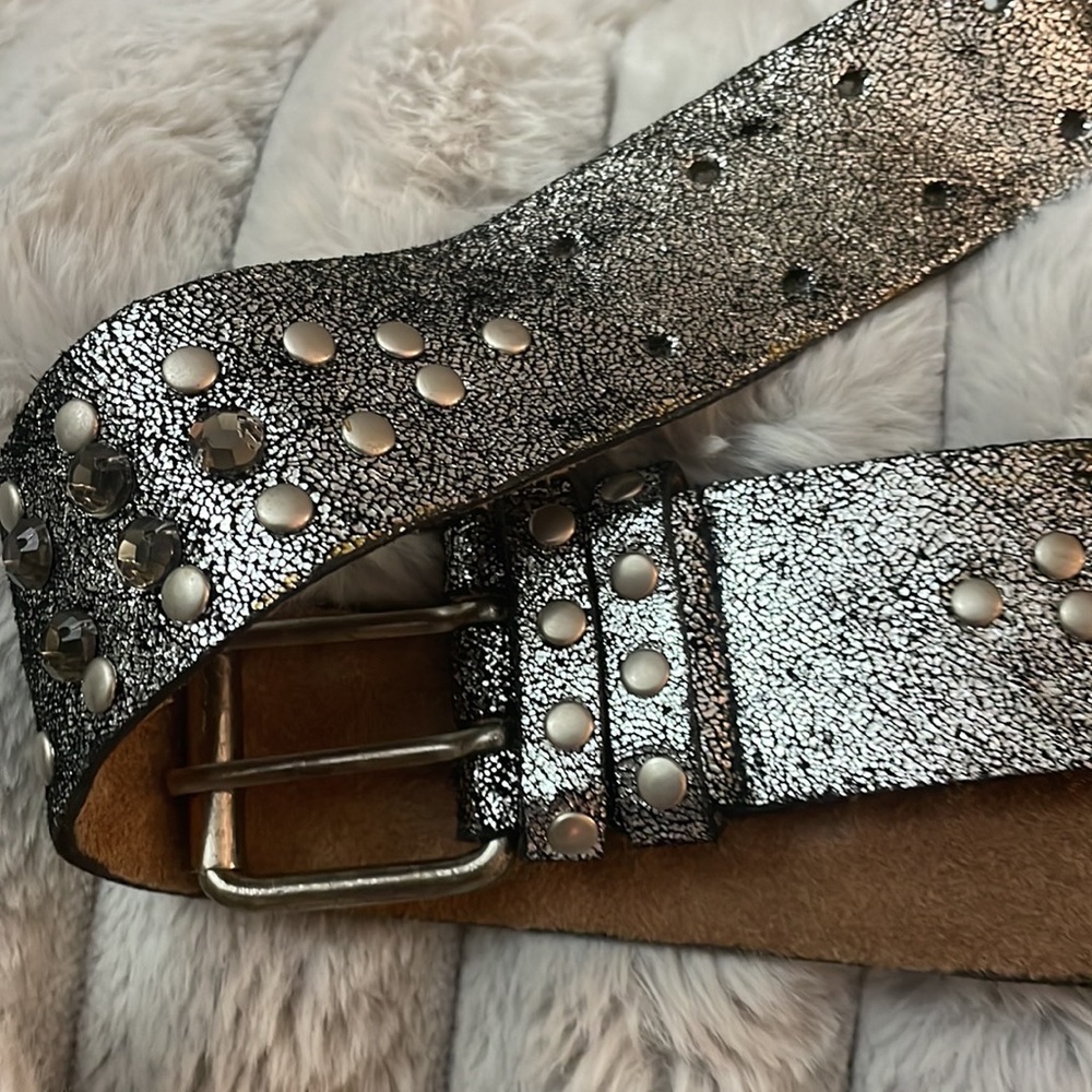 Betsey Johnson, silver metallic rhinestone stud belt size medium - Picture 7 of 11